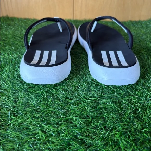 adidas Women’s Adilette Comfort Flip-Flops/Size: 10/Colors: Black and White/VGC - Picture 5 of 9